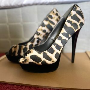 An justfab Cheetah print in the size 8